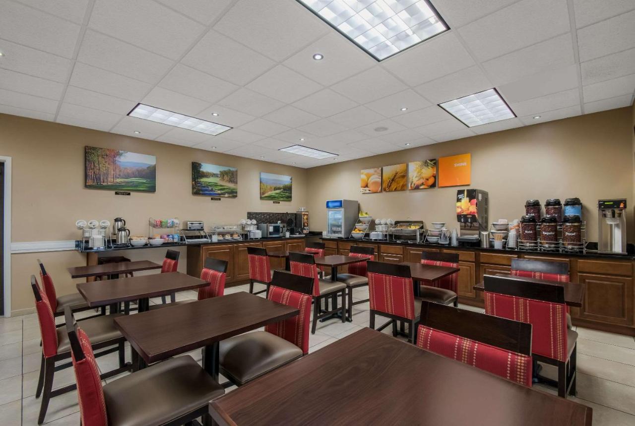 | Comfort Inn & Suites Barnesville - Frackville