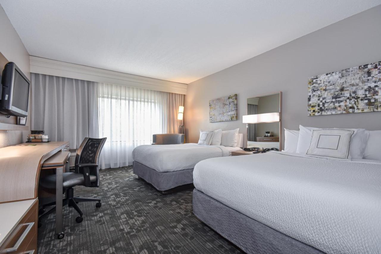 Double Room with Sofa Bed at Courtyard by Marriott Charlotte/Matthews