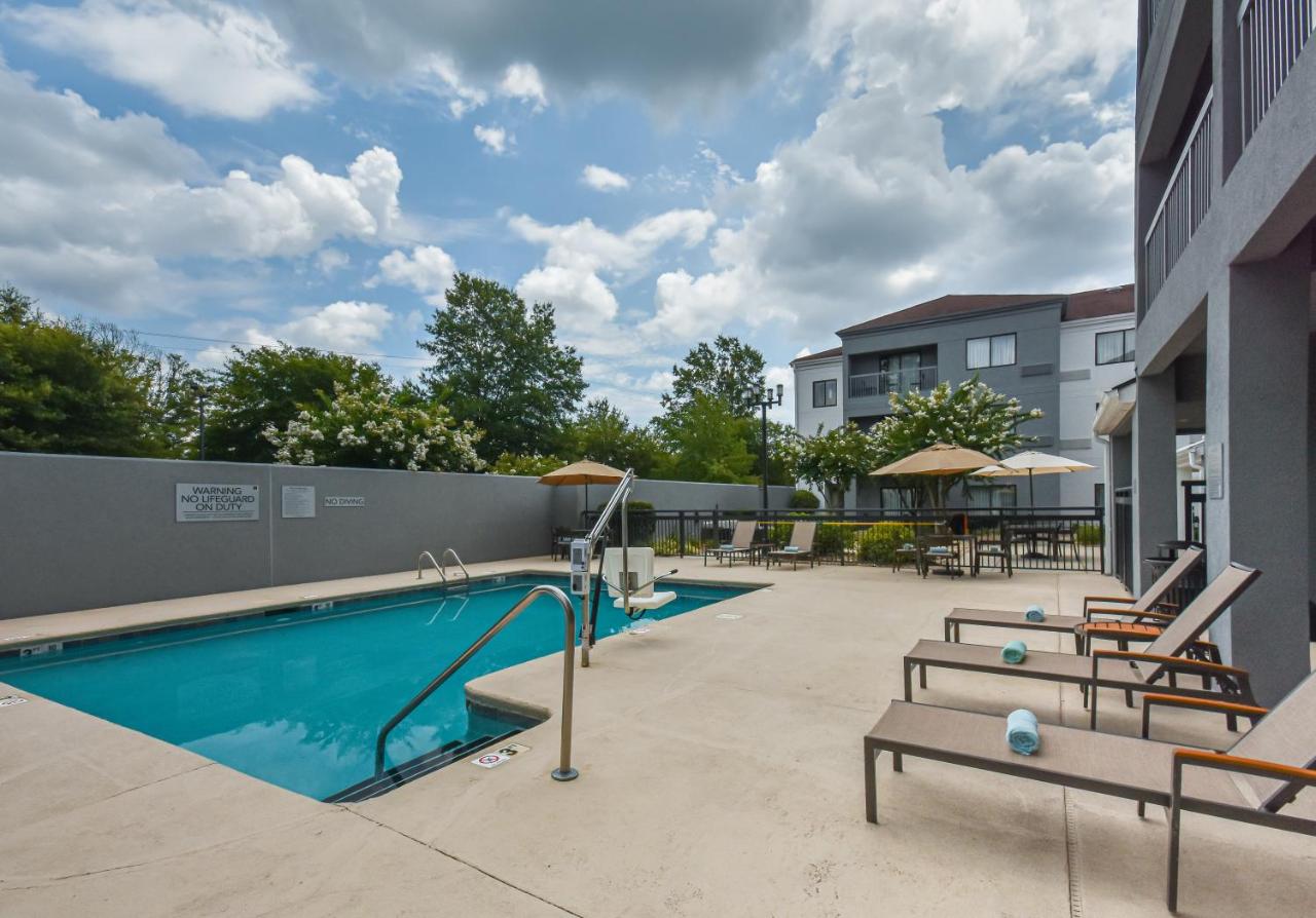 | Courtyard by Marriott Charlotte/Matthews