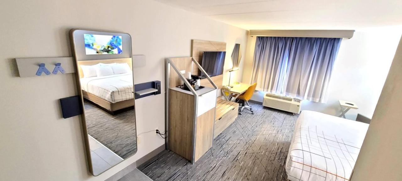 King Room - Mobility Access/Non-Smoking at La Quinta Inn & Suites by Wyndham Lexington Park - Patuxent