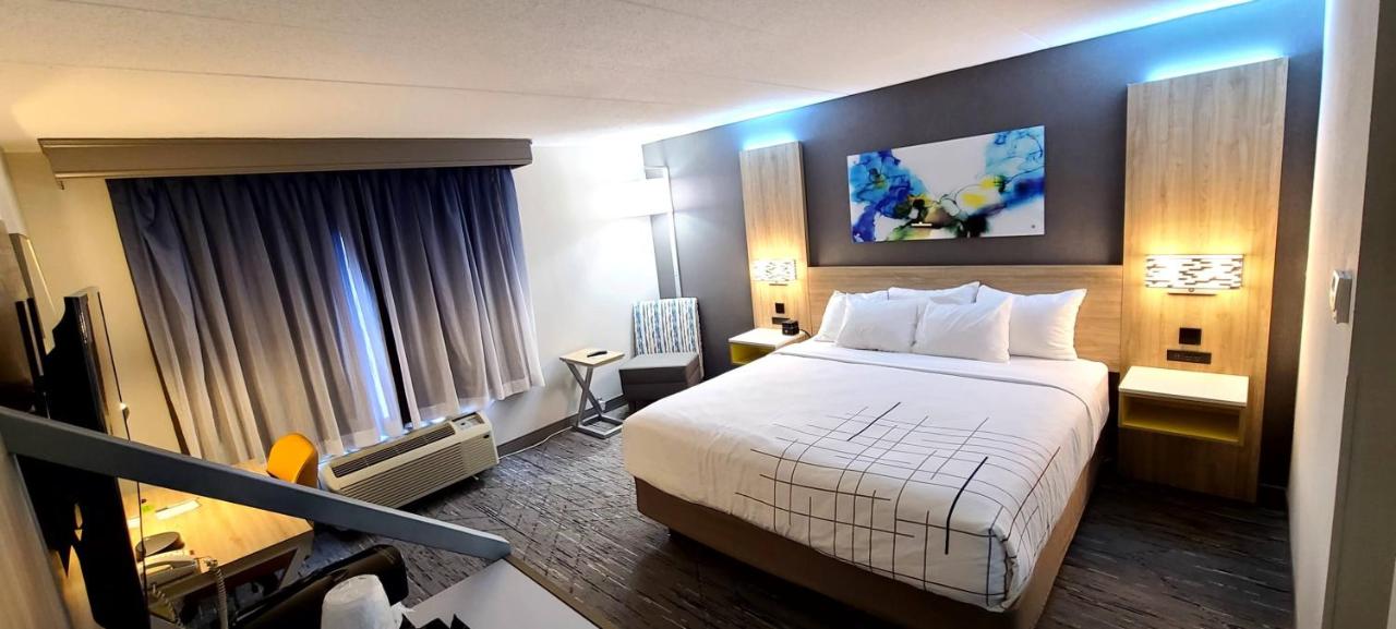 King Room - Mobility Access/Non-Smoking at La Quinta Inn & Suites by Wyndham Lexington Park - Patuxent