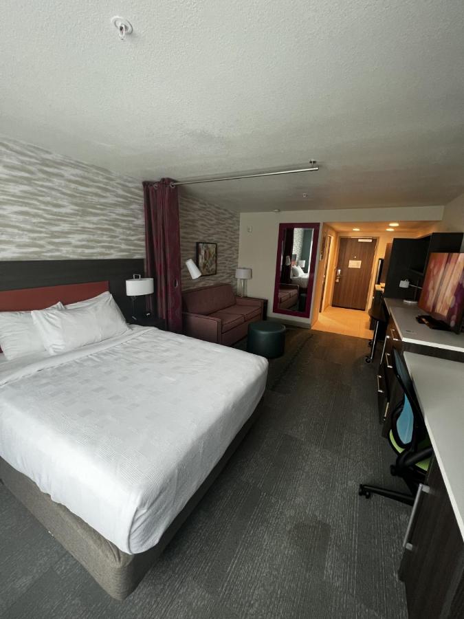 Queen Studio Suite at Home2 Suites by Hilton Hinesville