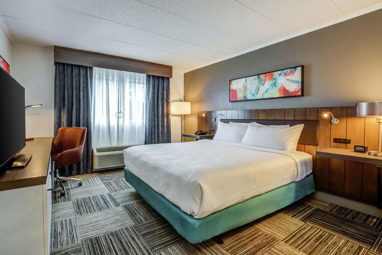 King Room with Bath Tub - Disability Access at Hilton Garden Inn Boston/Waltham