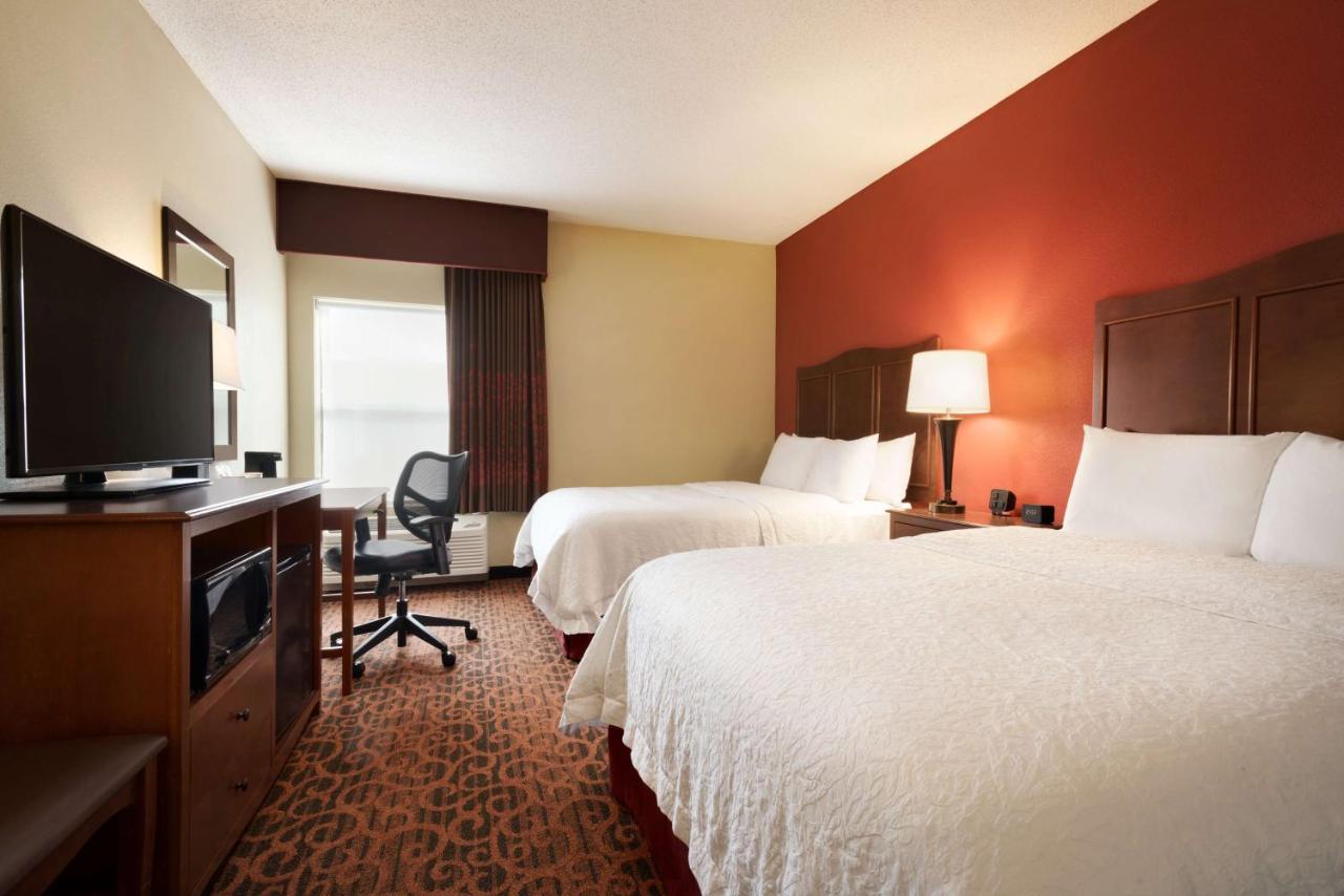Queen Room with Two Queen Beds - Disability Access at Hampton Inn Battle Creek