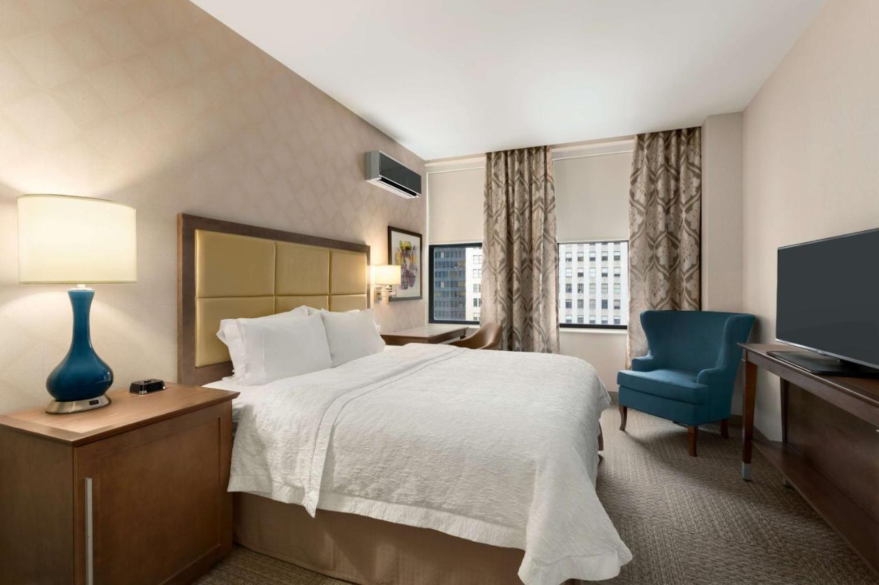 King Room - Disability Access/Non-Smoking at Hampton Inn Chicago Downtown/N Loop/Michigan Ave