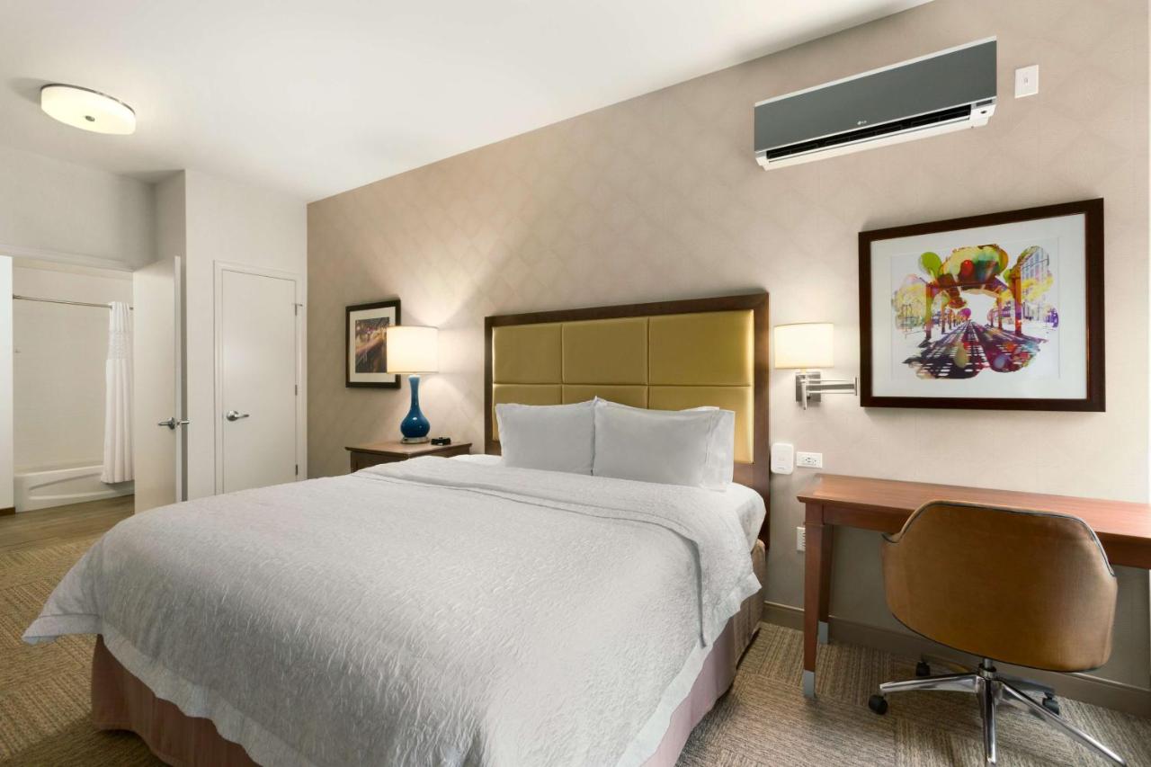 King Room - Disability Access/Non-Smoking at Hampton Inn Chicago Downtown/N Loop/Michigan Ave