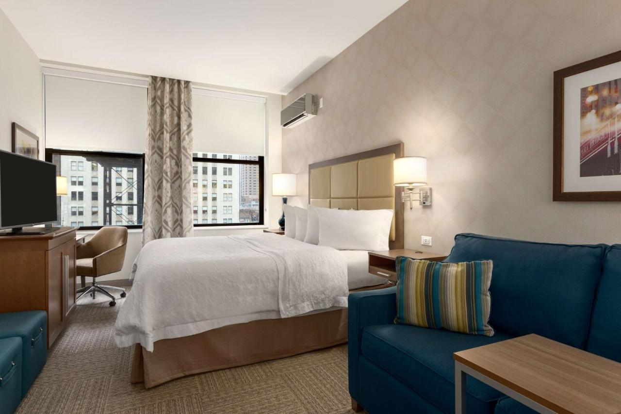 King Room with Sofa Bed at Hampton Inn Chicago Downtown/N Loop/Michigan Ave