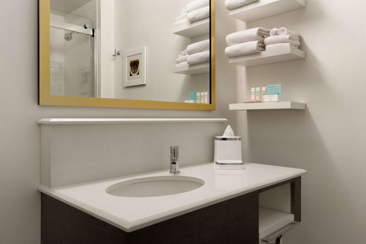 King Room - Disability Access/Non-Smoking at Hampton Inn Chicago Downtown/N Loop/Michigan Ave