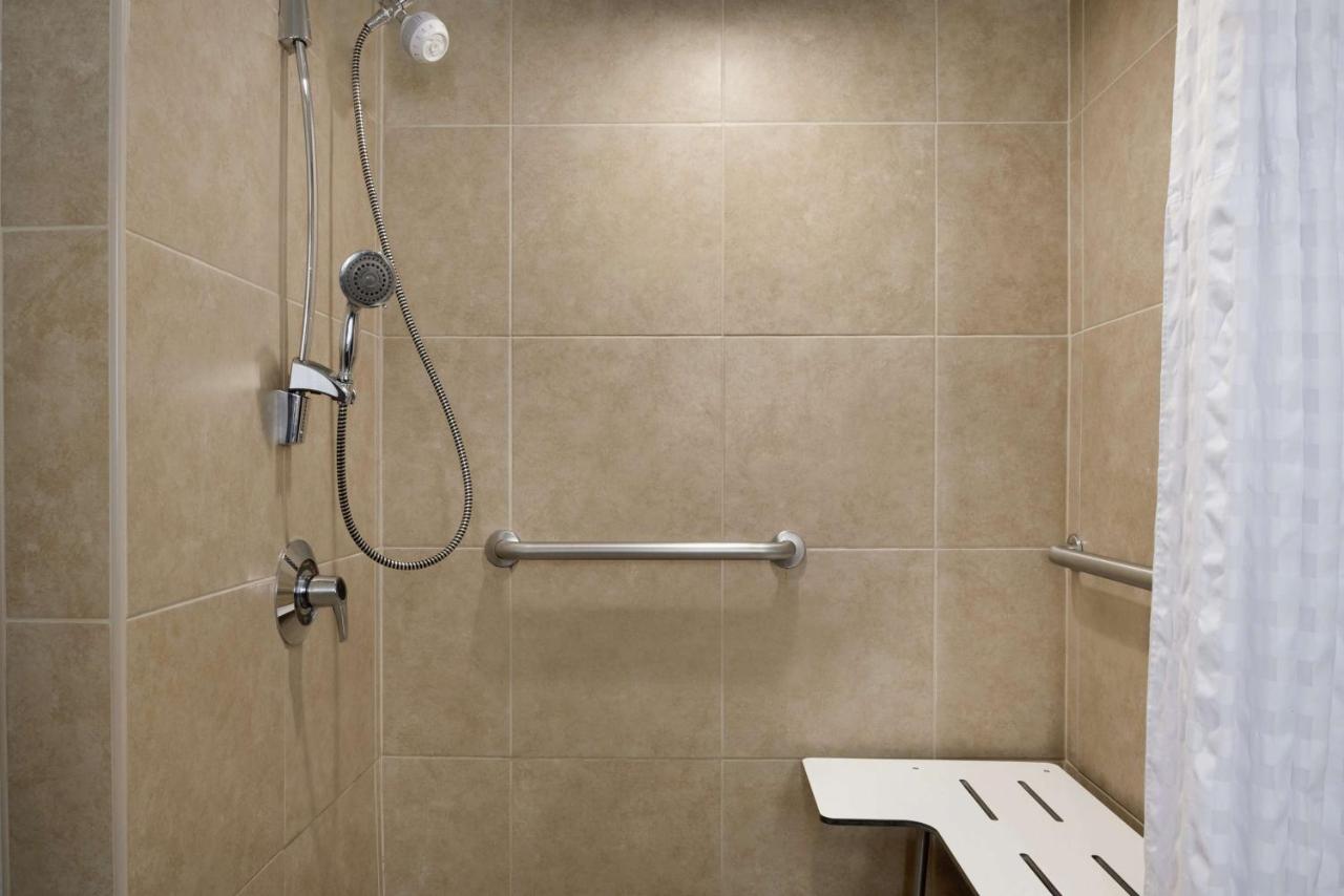| Embassy Suites Cincinnati - RiverCenter