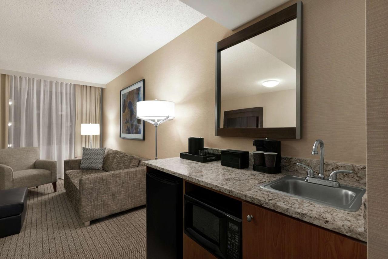 | Embassy Suites Cincinnati - RiverCenter