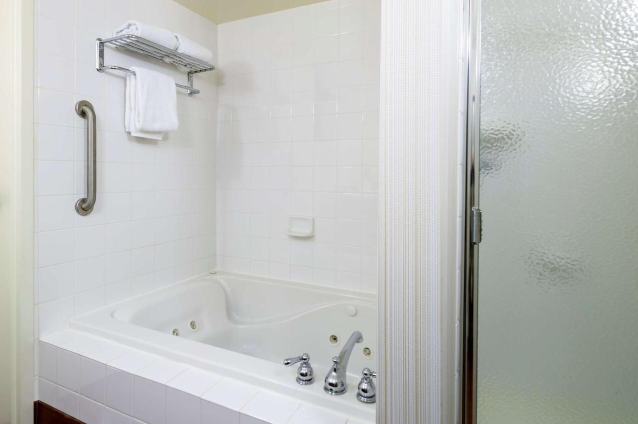 | Hilton Garden Inn Edison/Raritan Center