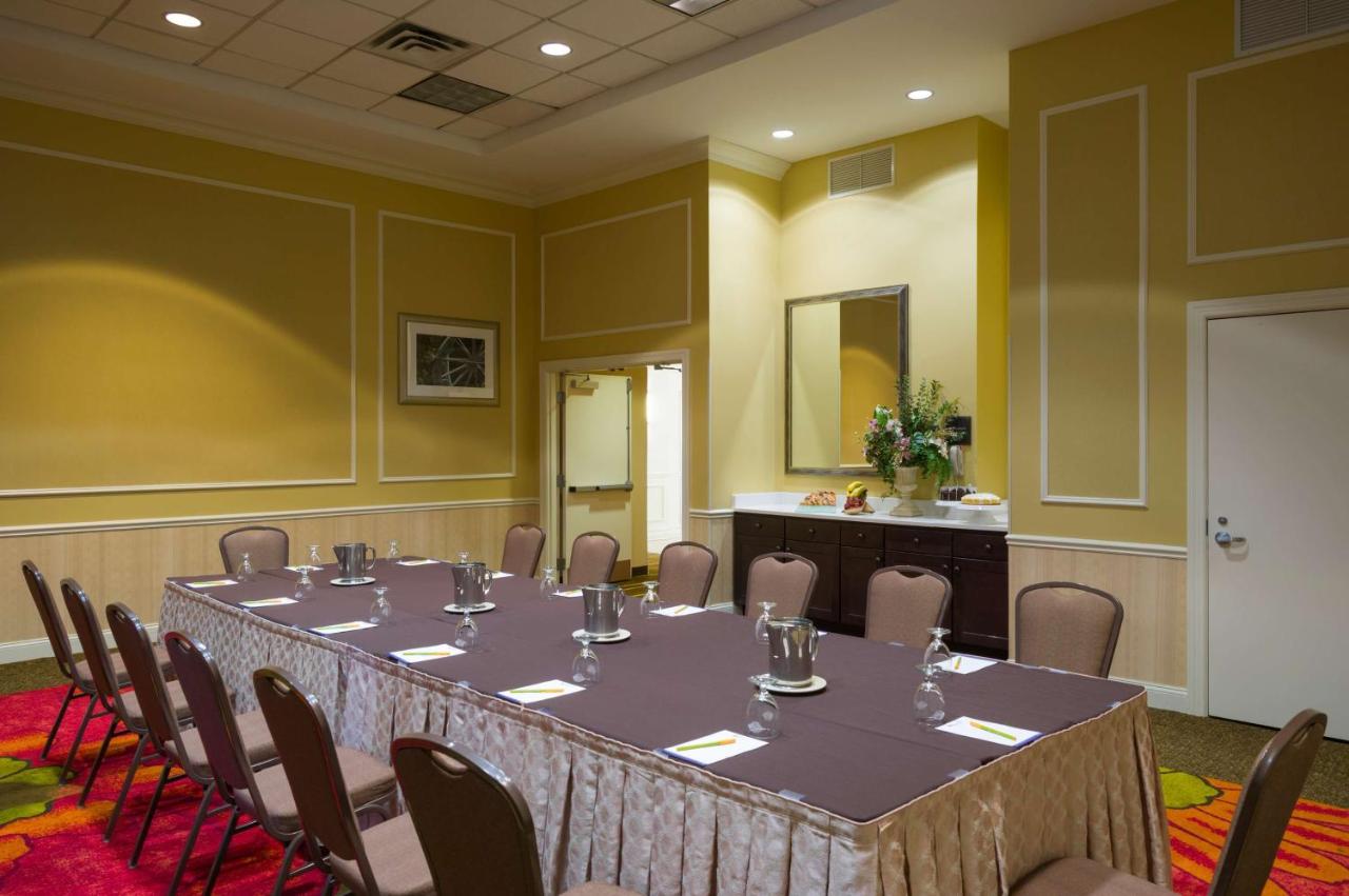 | Hilton Garden Inn Edison/Raritan Center