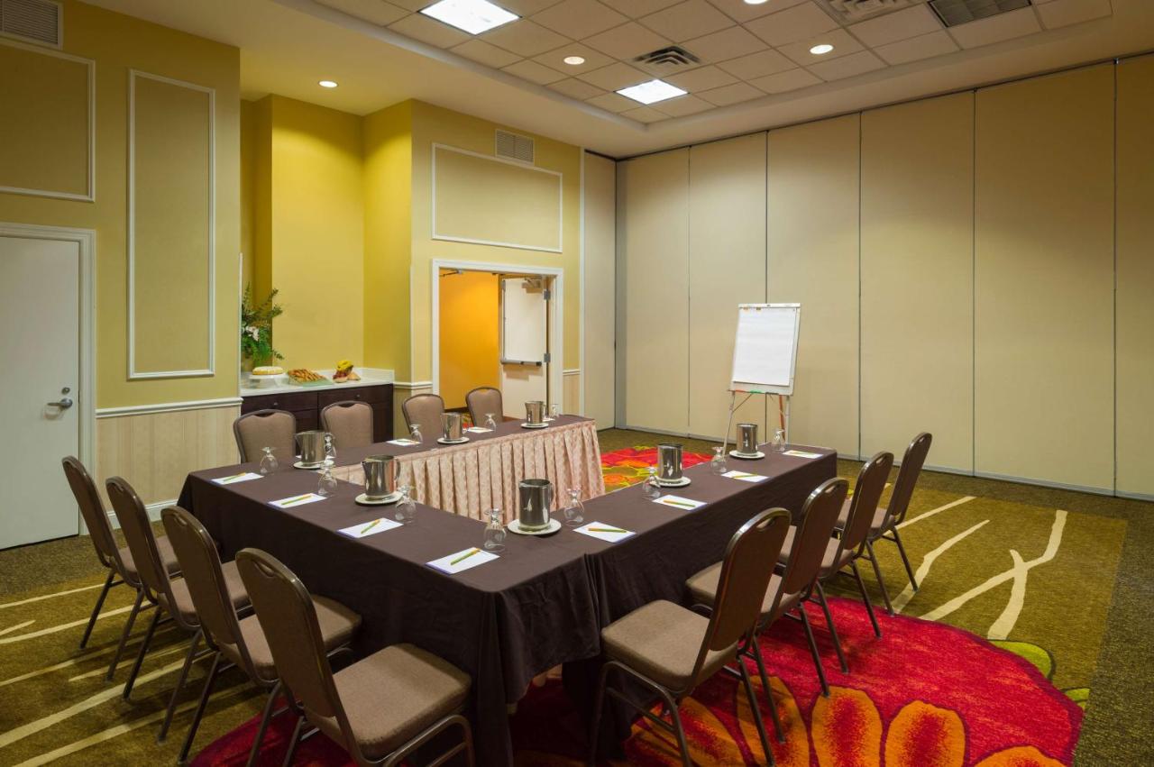 | Hilton Garden Inn Edison/Raritan Center