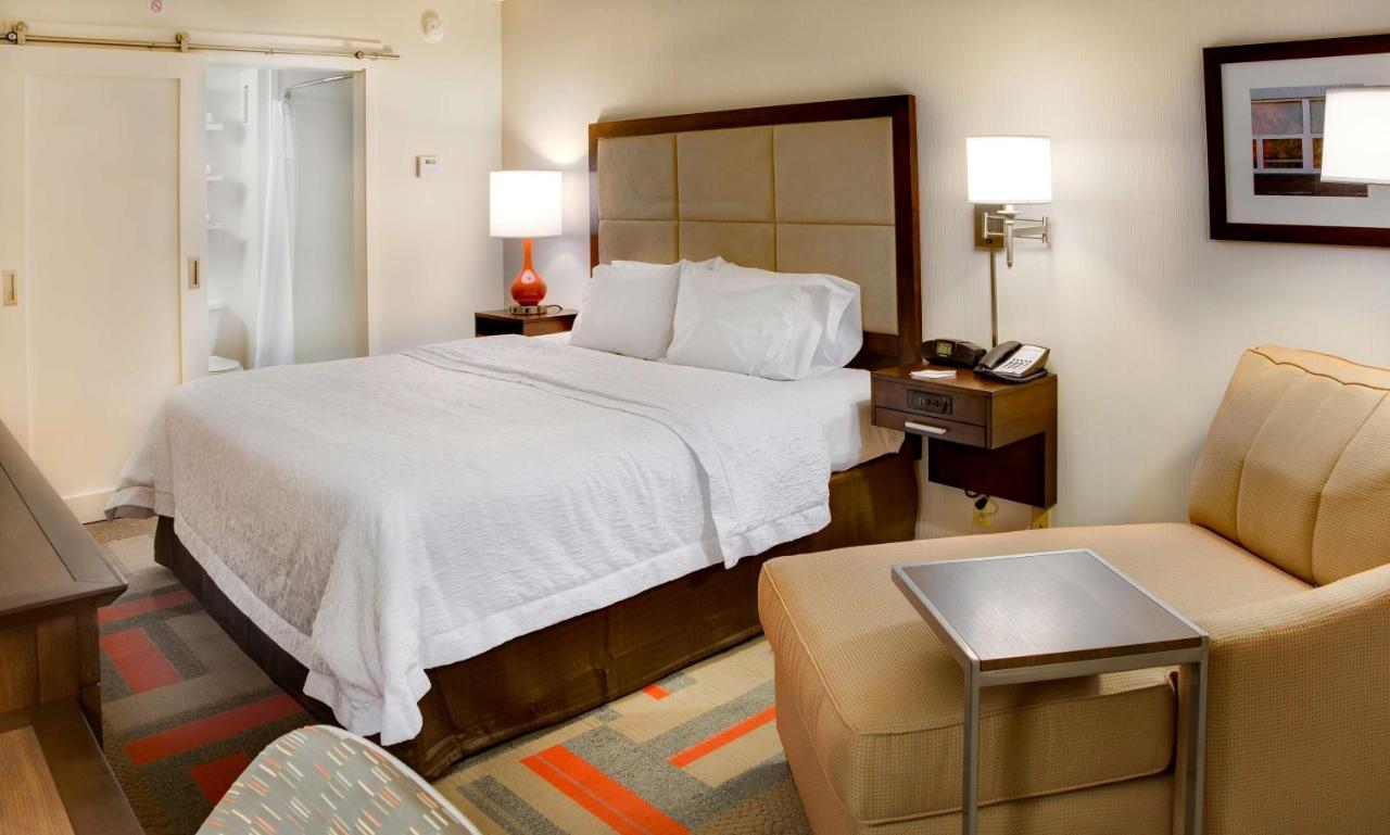 King Room - Non-Smoking at Hampton Inn Harrisonburg - University
