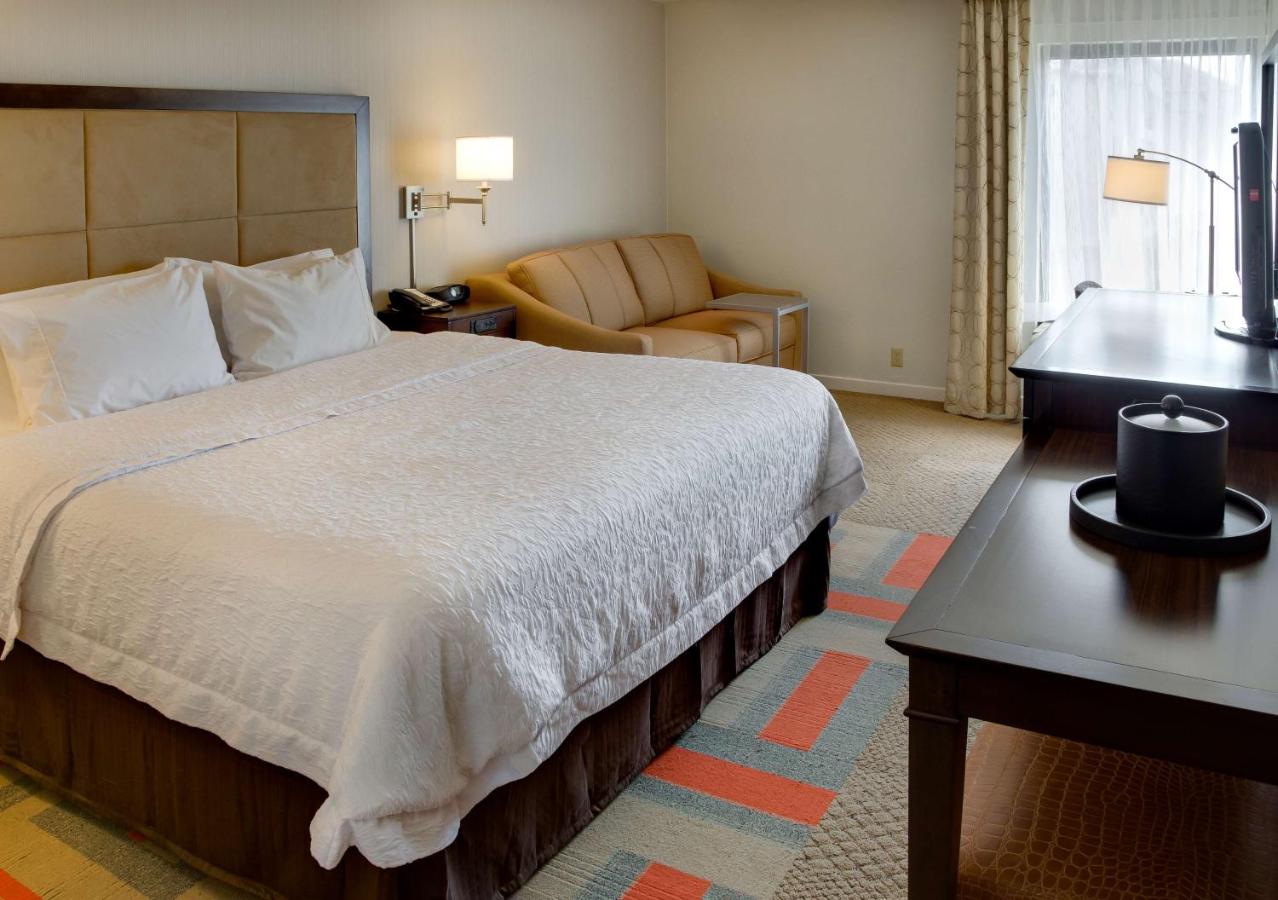 Deluxe King Room - Non-Smoking at Hampton Inn Harrisonburg - University