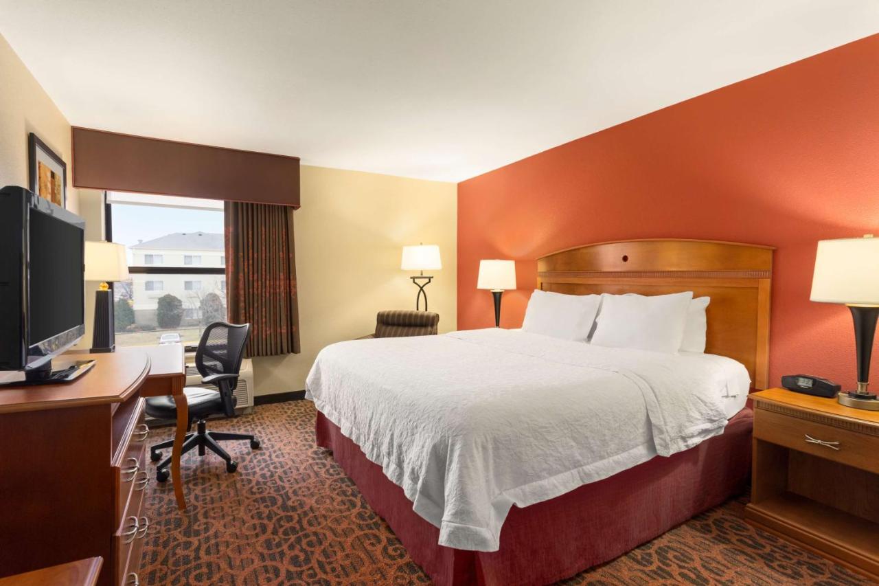 King Room - Non-Smoking at Hampton Inn Wichita-East