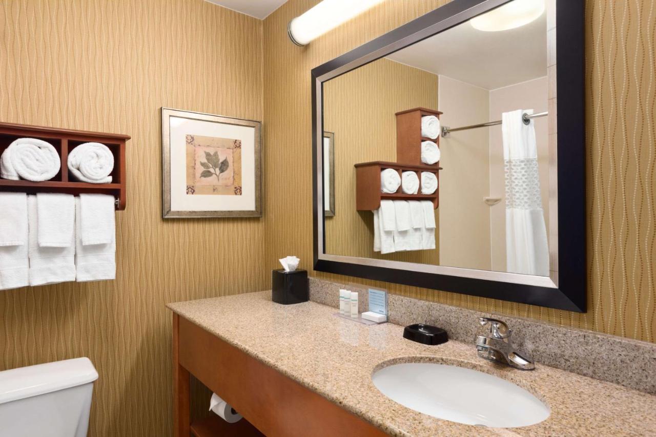Queen Room - Non-Smoking at Hampton Inn Wichita-East
