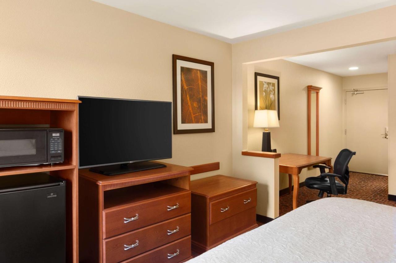 King Study with Sofa Bed - Non-Smoking at Hampton Inn Wichita-East