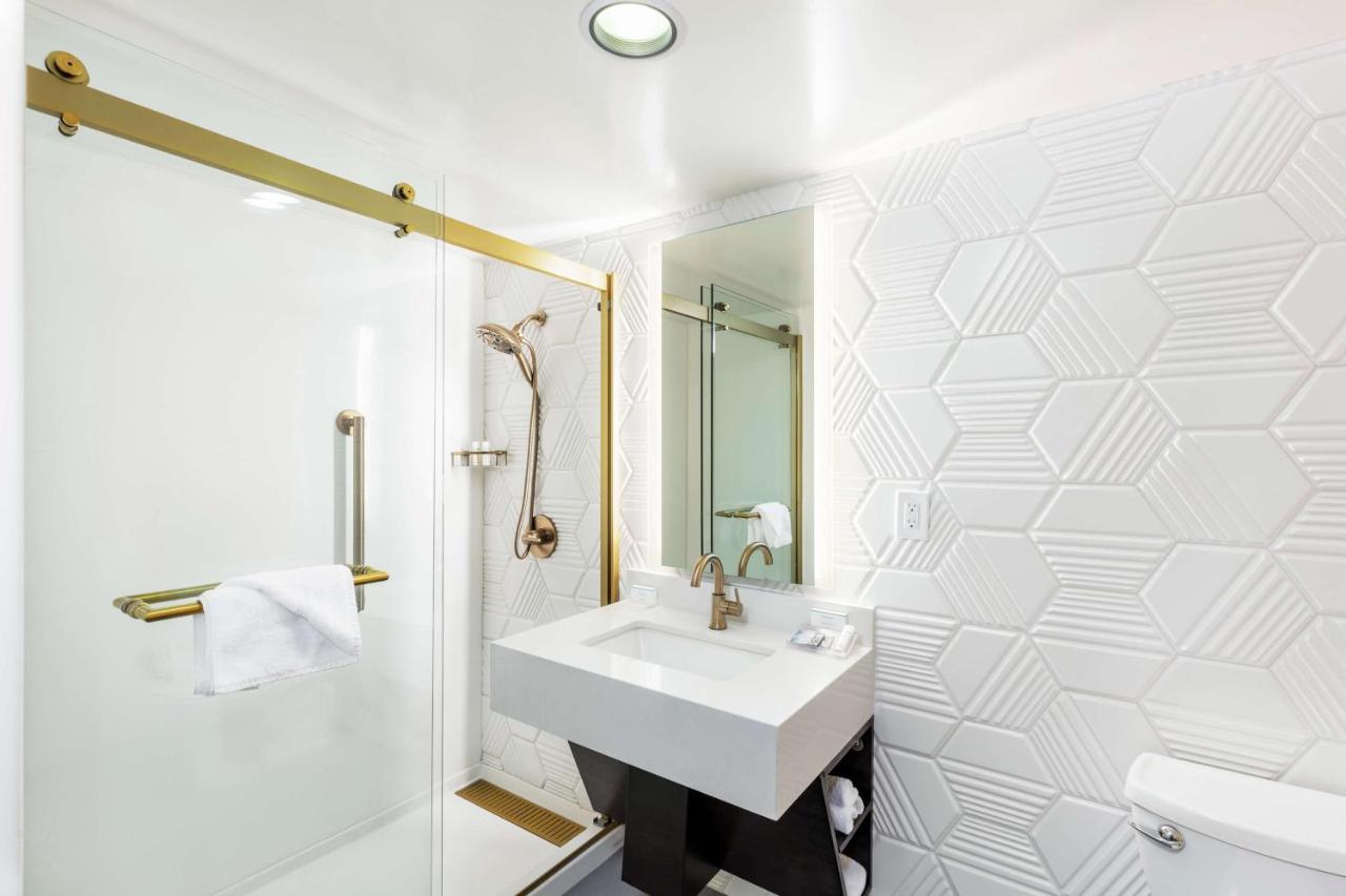 King Room - Non-Smoking at Hilton Garden Inn Los Angeles/Hollywood