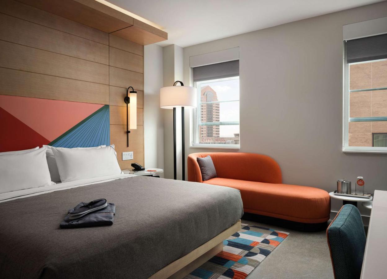 Deluxe King Room with Roll-in Shower - Mobility/Hearing Accessible at Canopy by Hilton New Orleans Downtown