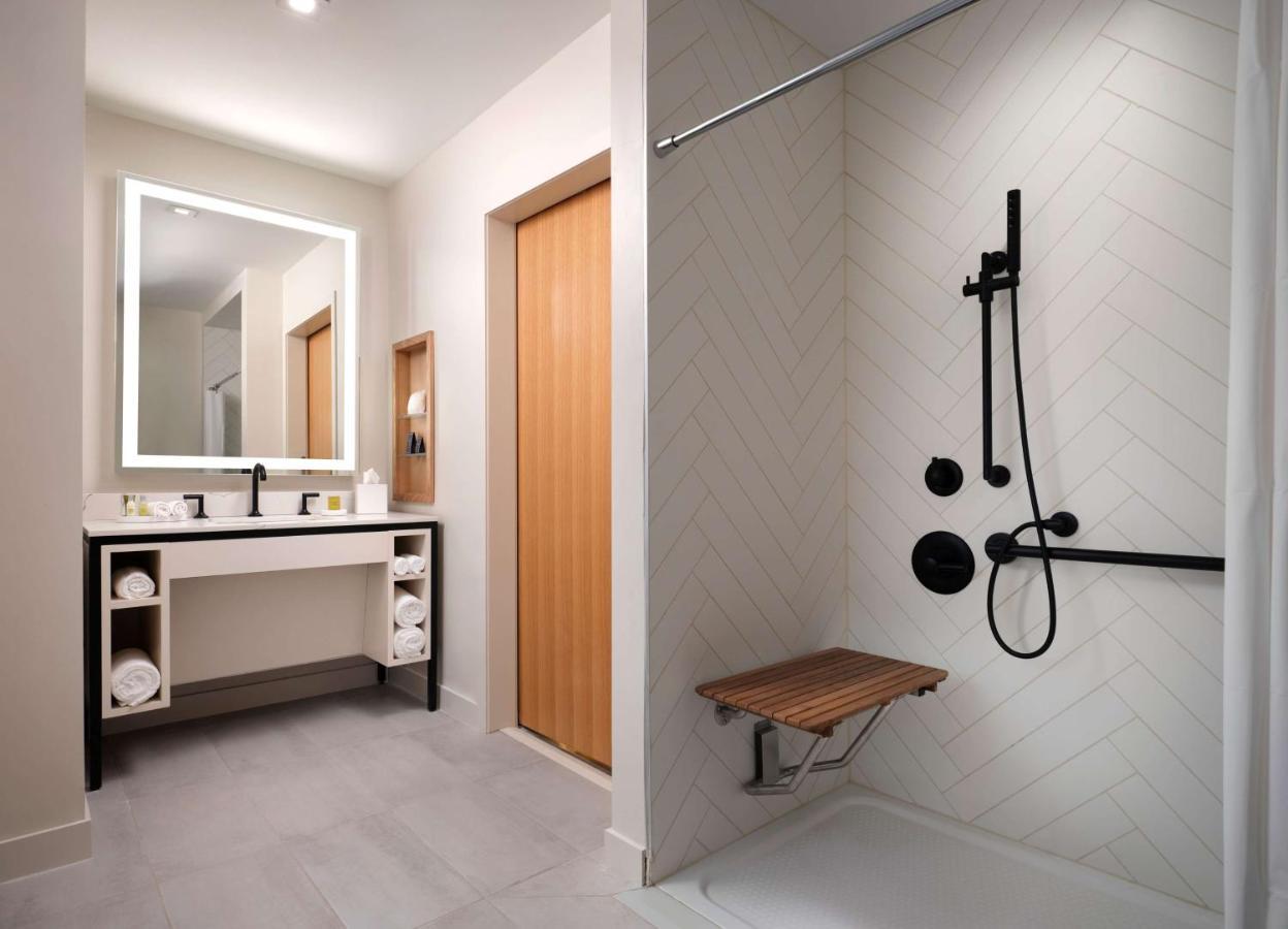 Deluxe King Room with Roll-in Shower - Mobility/Hearing Accessible at Canopy by Hilton New Orleans Downtown
