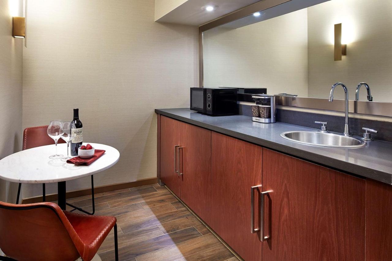 King Suite at Hilton Pasadena