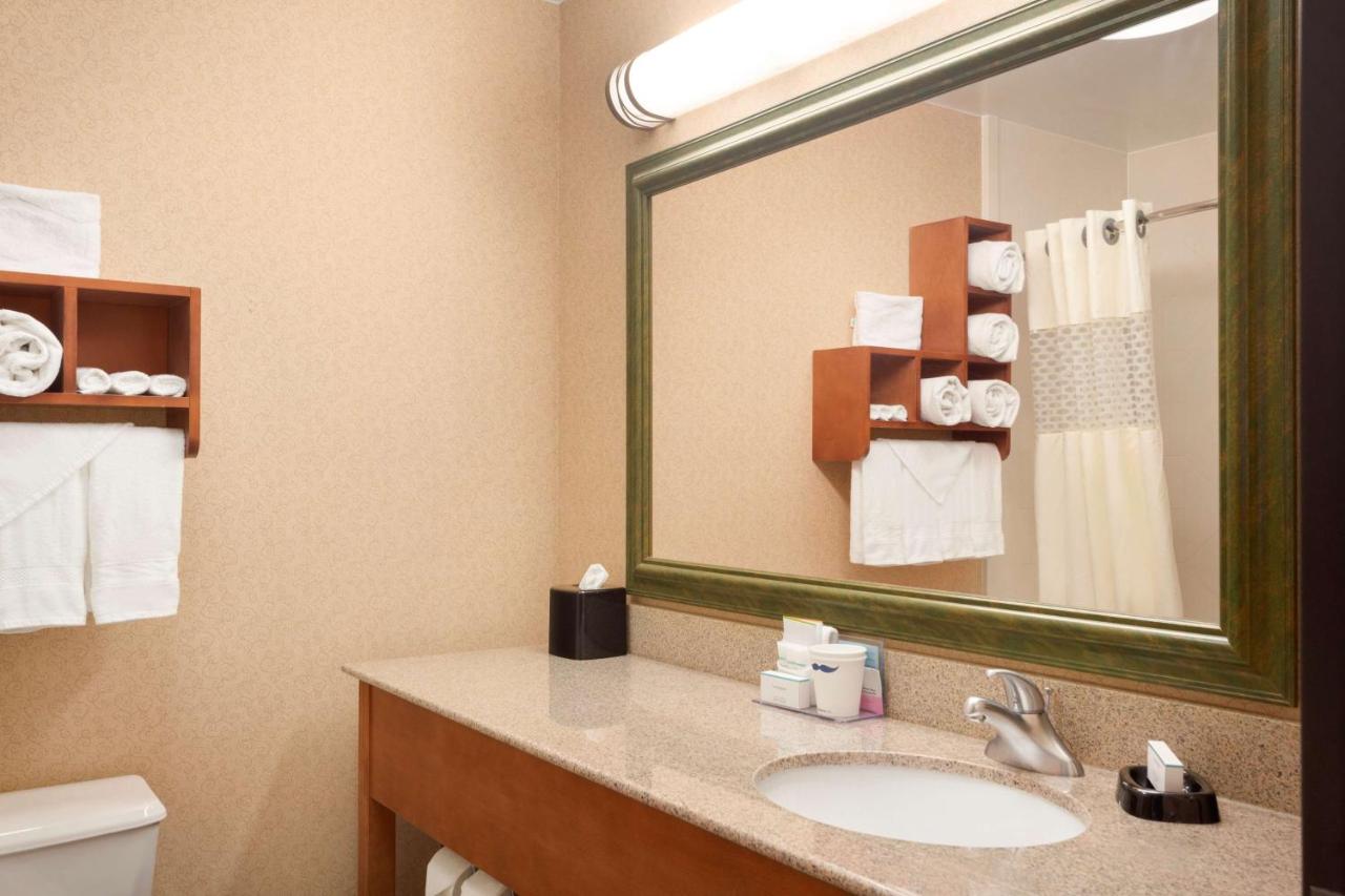 King Room - Non-Smoking at Hampton Inn Shawnee