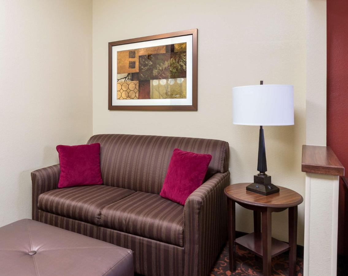 King Room with Sofa Bed - Non-Smoking at Hampton Inn Shawnee