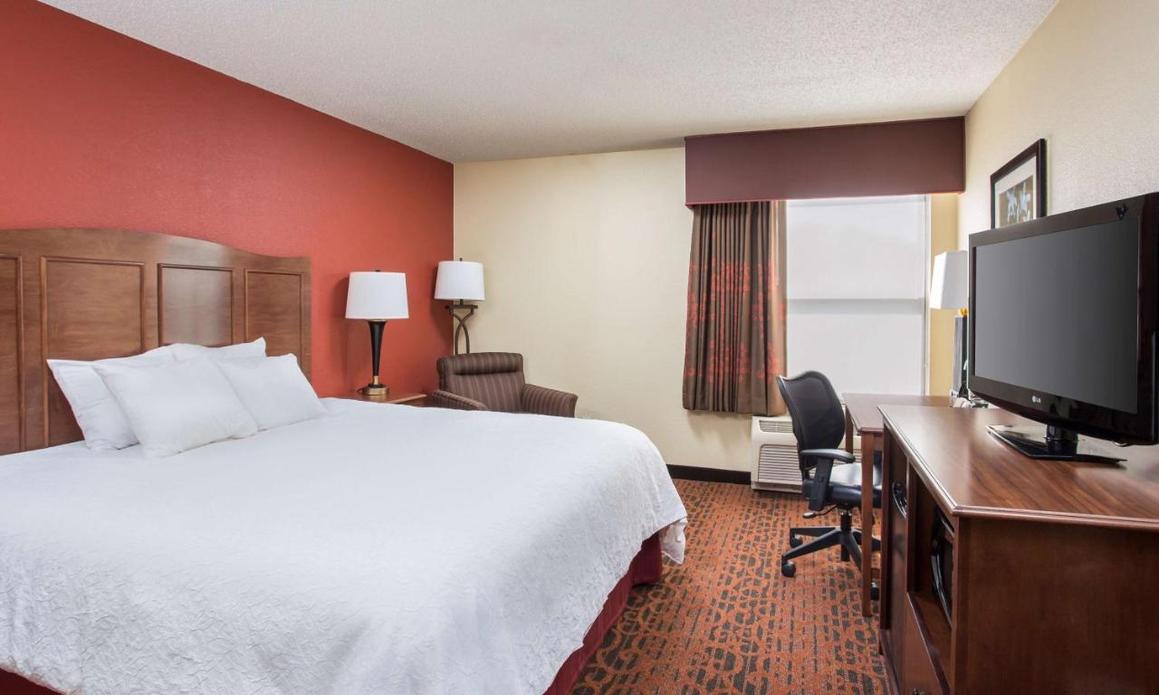 King Room - Non-Smoking at Hampton Inn Shawnee