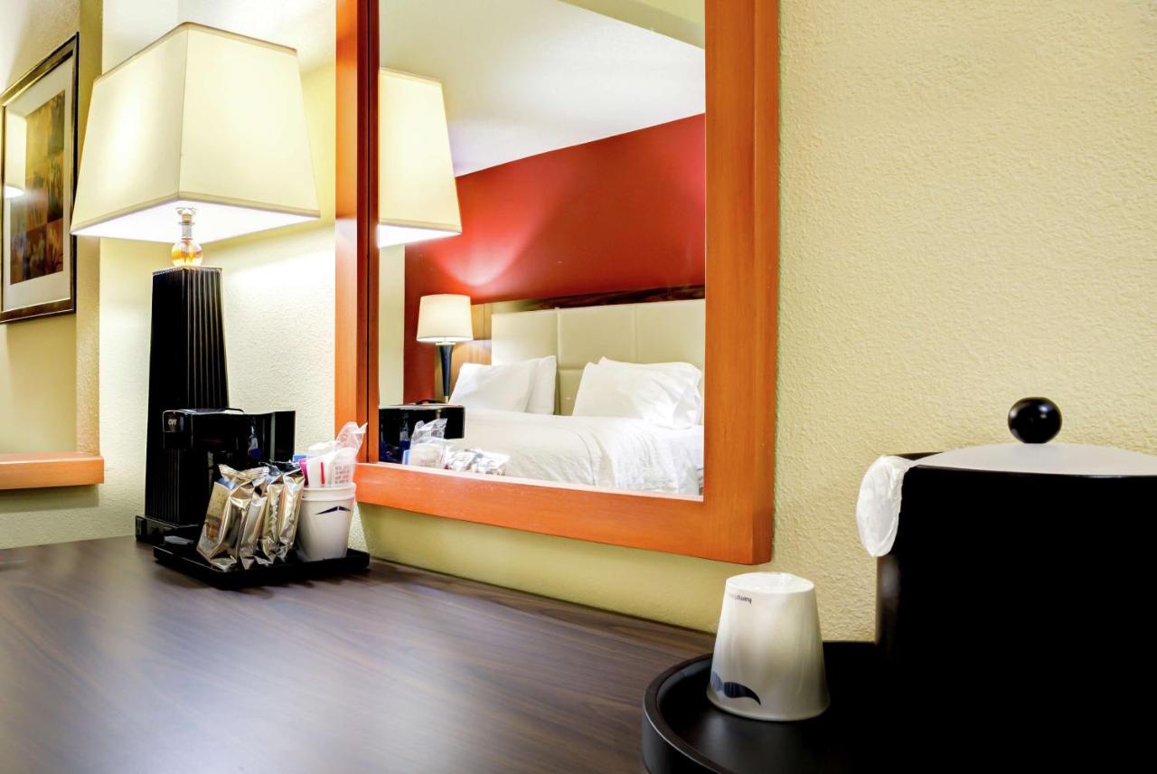 | Hampton Inn St. Joseph