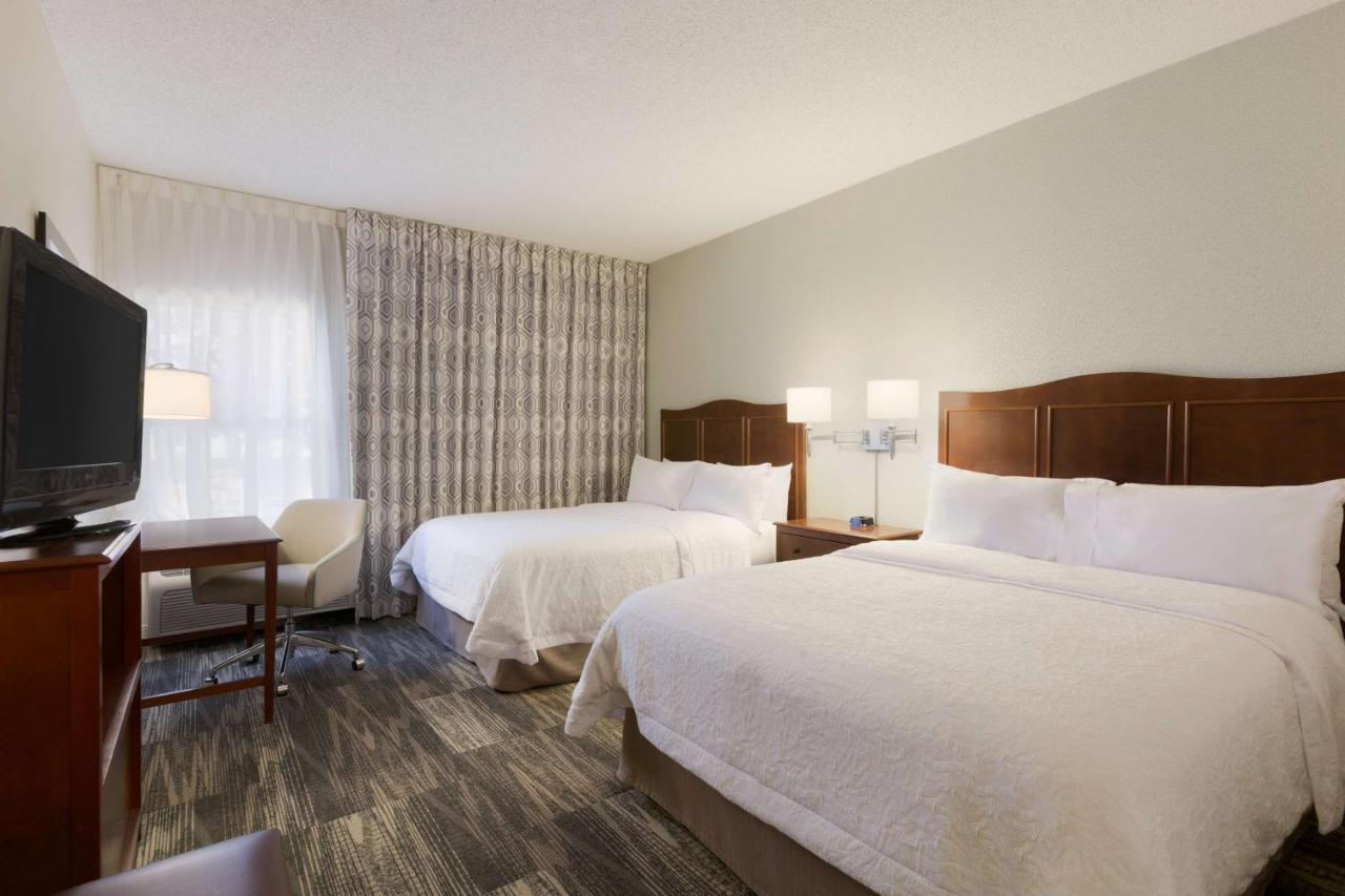 Queen Room with Two Queen Beds  - Disability Access Tub at Hampton Inn Zanesville