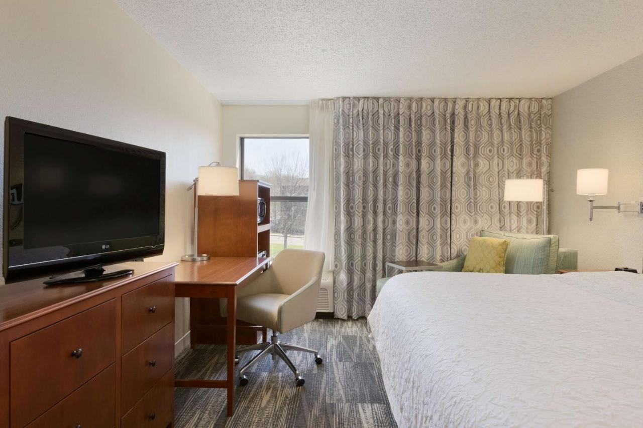 King Room - Non-Smoking at Hampton Inn Zanesville