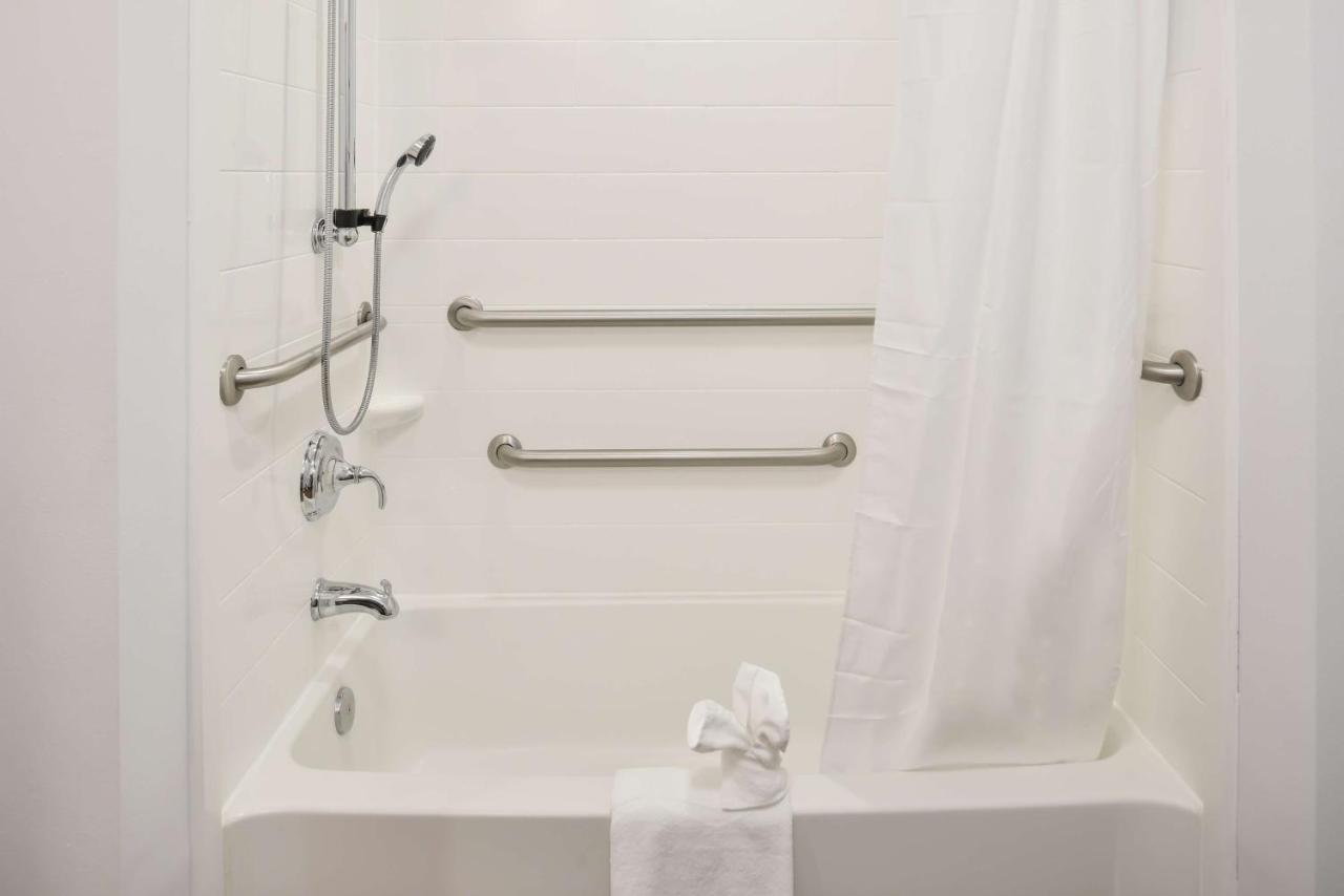 King Room Hearing Accessible-Non-Smoking at Hampton Inn Statesville