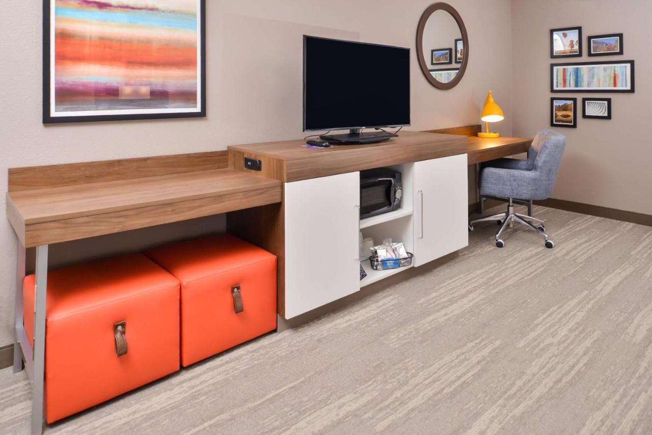 King Room Hearing Accessible-Non-Smoking at Hampton Inn Statesville