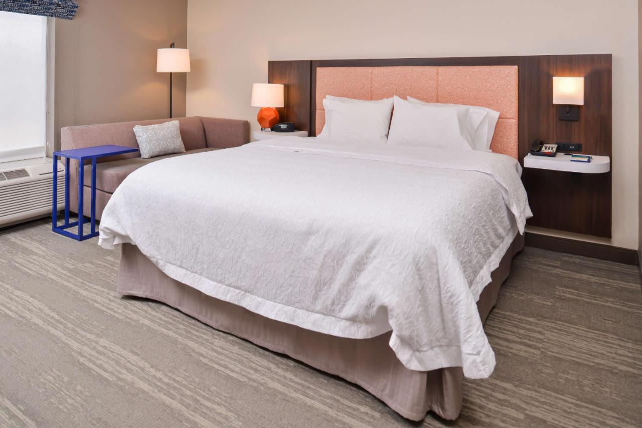 King Room Hearing Accessible-Non-Smoking at Hampton Inn Statesville