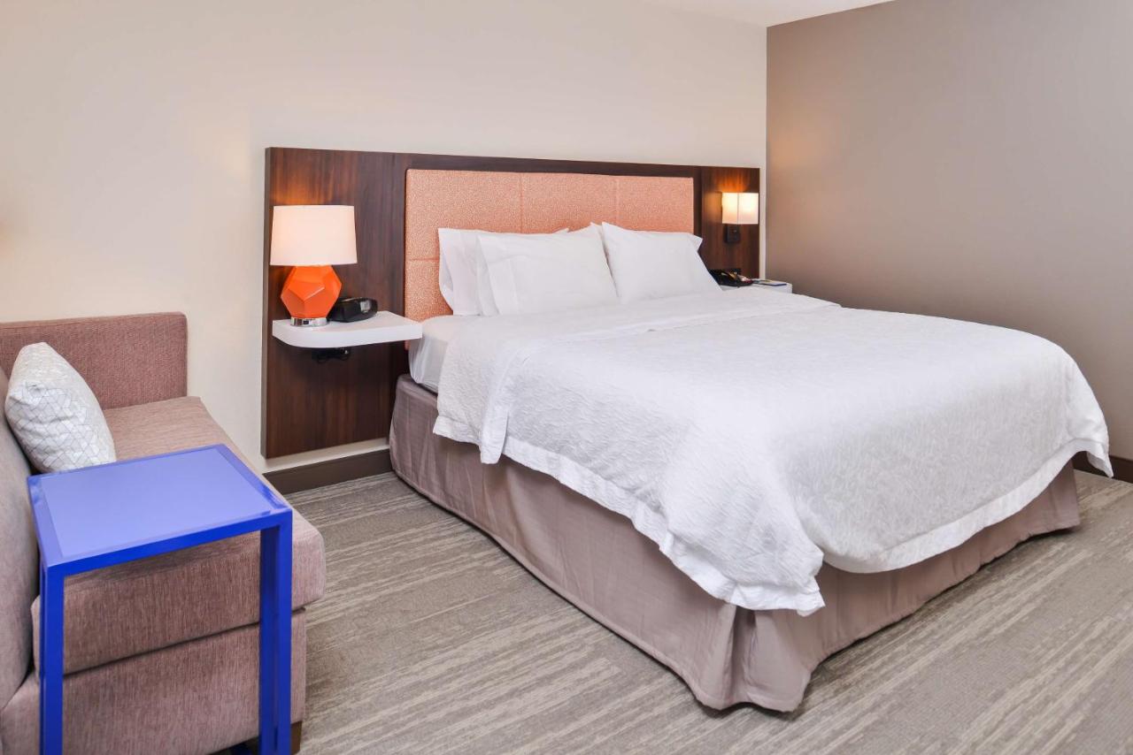 King Room Hearing Accessible-Non-Smoking at Hampton Inn Statesville