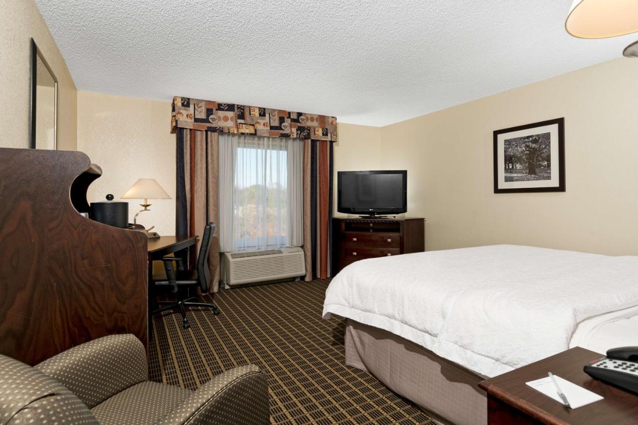 King Room Hearing Accessible-Non-Smoking at Hampton Inn Statesville