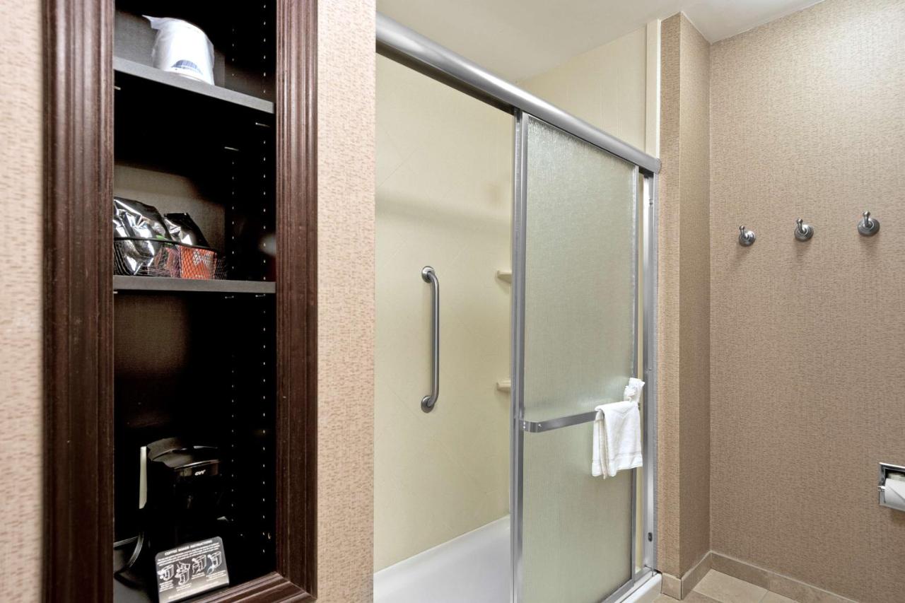 King Room - Non-Smoking at Hampton Inn Statesville