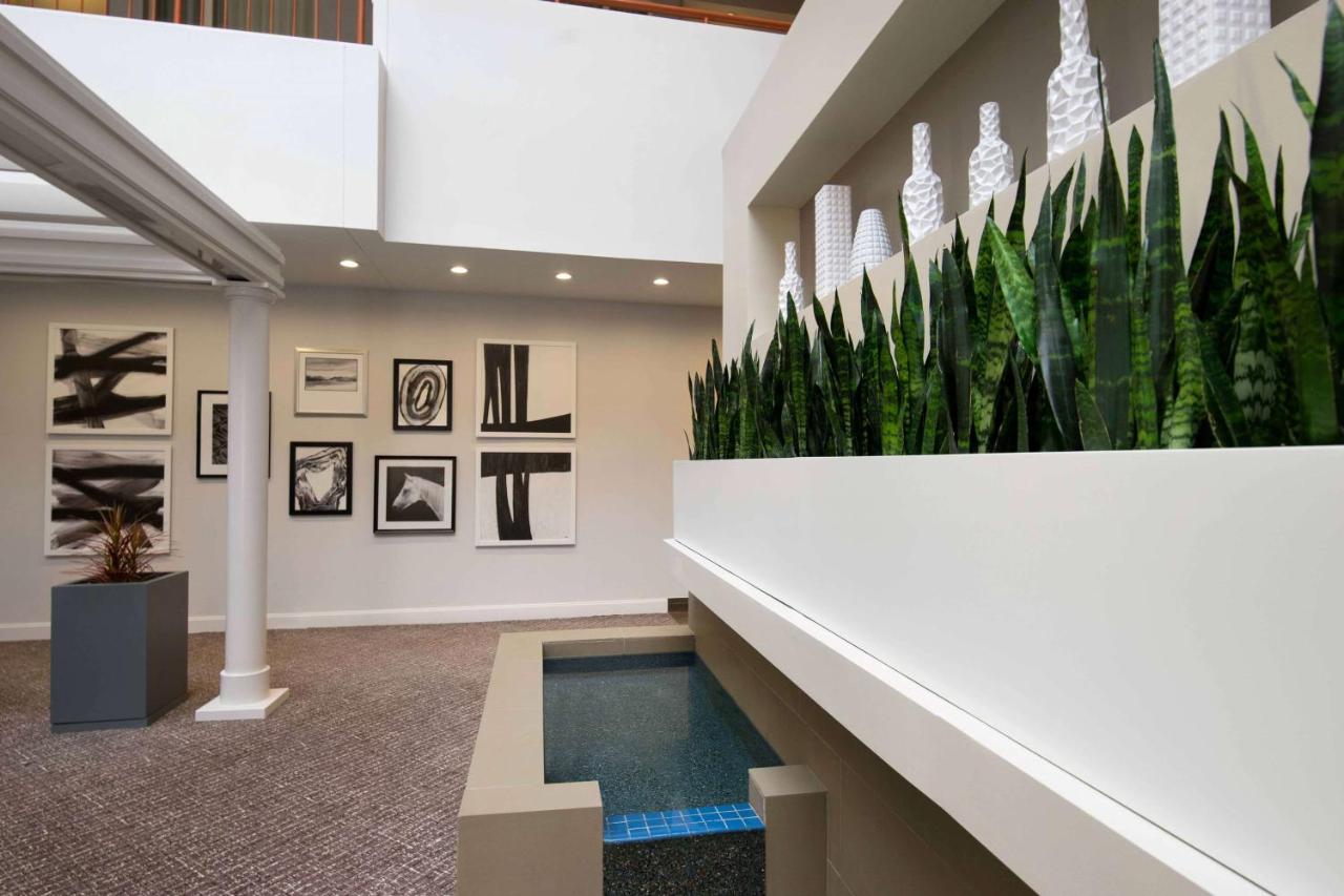 | Embassy Suites by Hilton Baltimore at BWI Airport