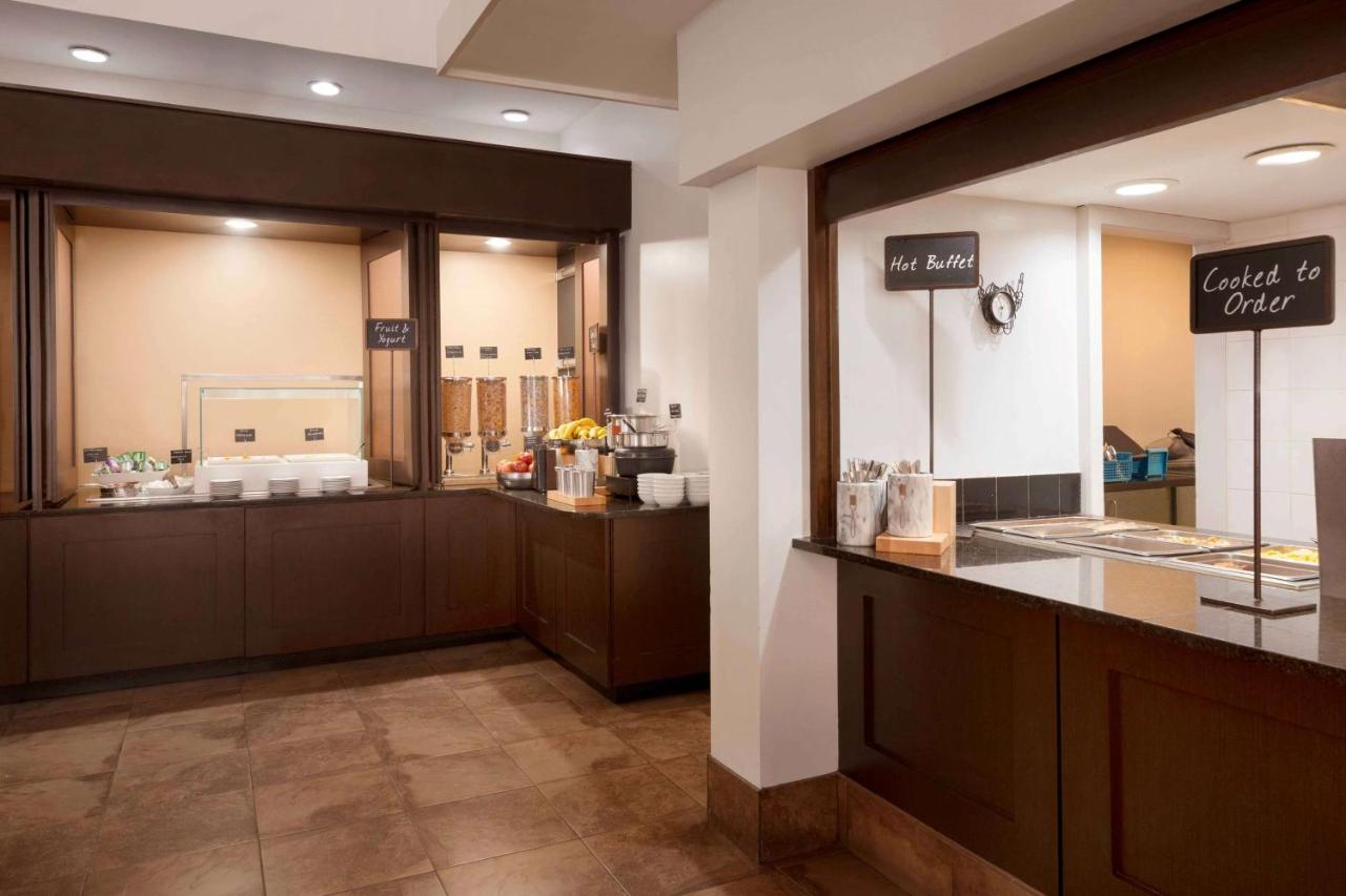 | Embassy Suites by Hilton Baltimore at BWI Airport