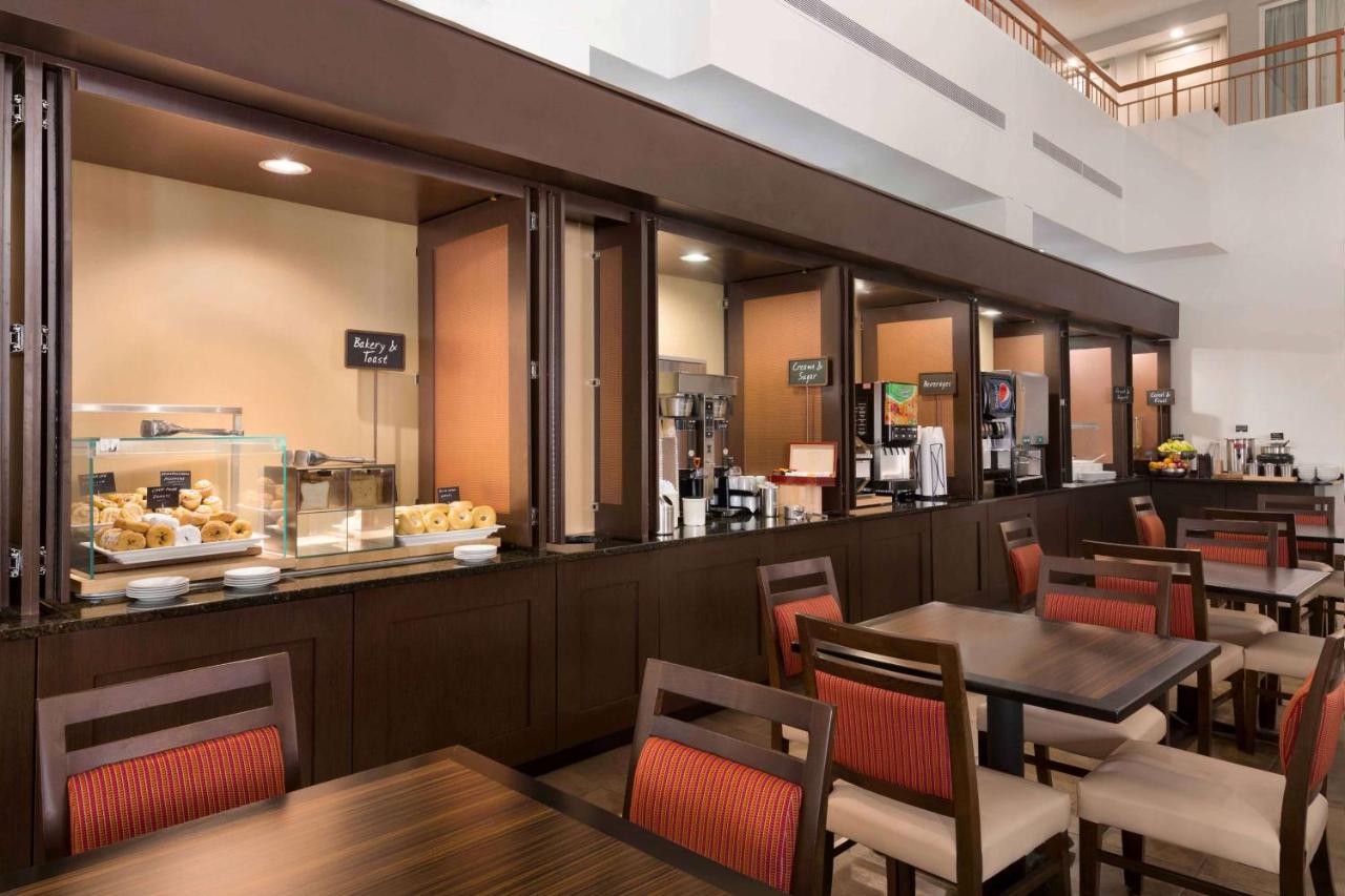 | Embassy Suites by Hilton Baltimore at BWI Airport