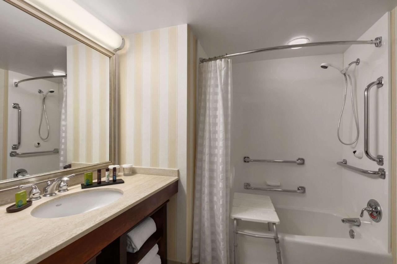 | Embassy Suites by Hilton Baltimore at BWI Airport