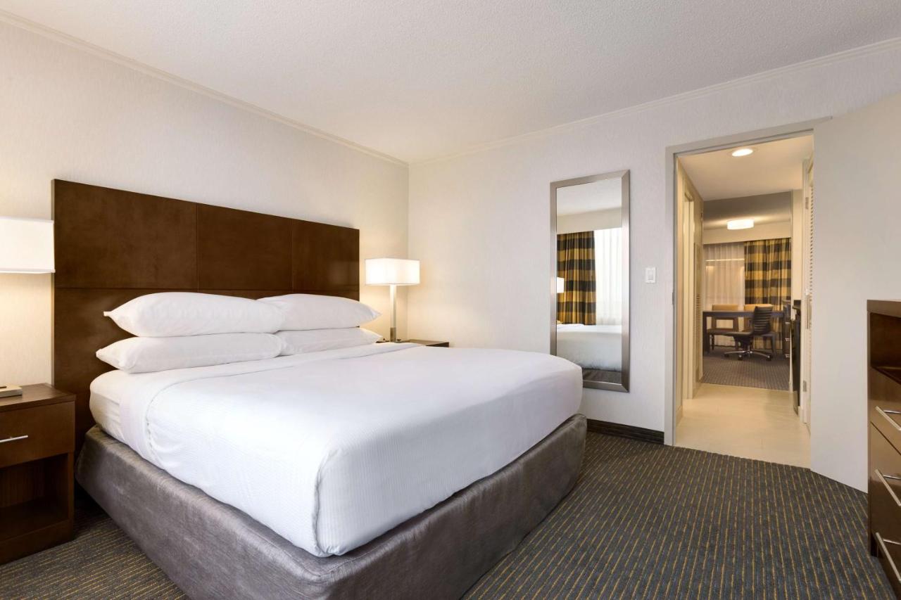 | Embassy Suites by Hilton Baltimore at BWI Airport