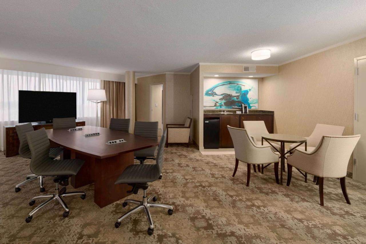 | Embassy Suites by Hilton Baltimore at BWI Airport