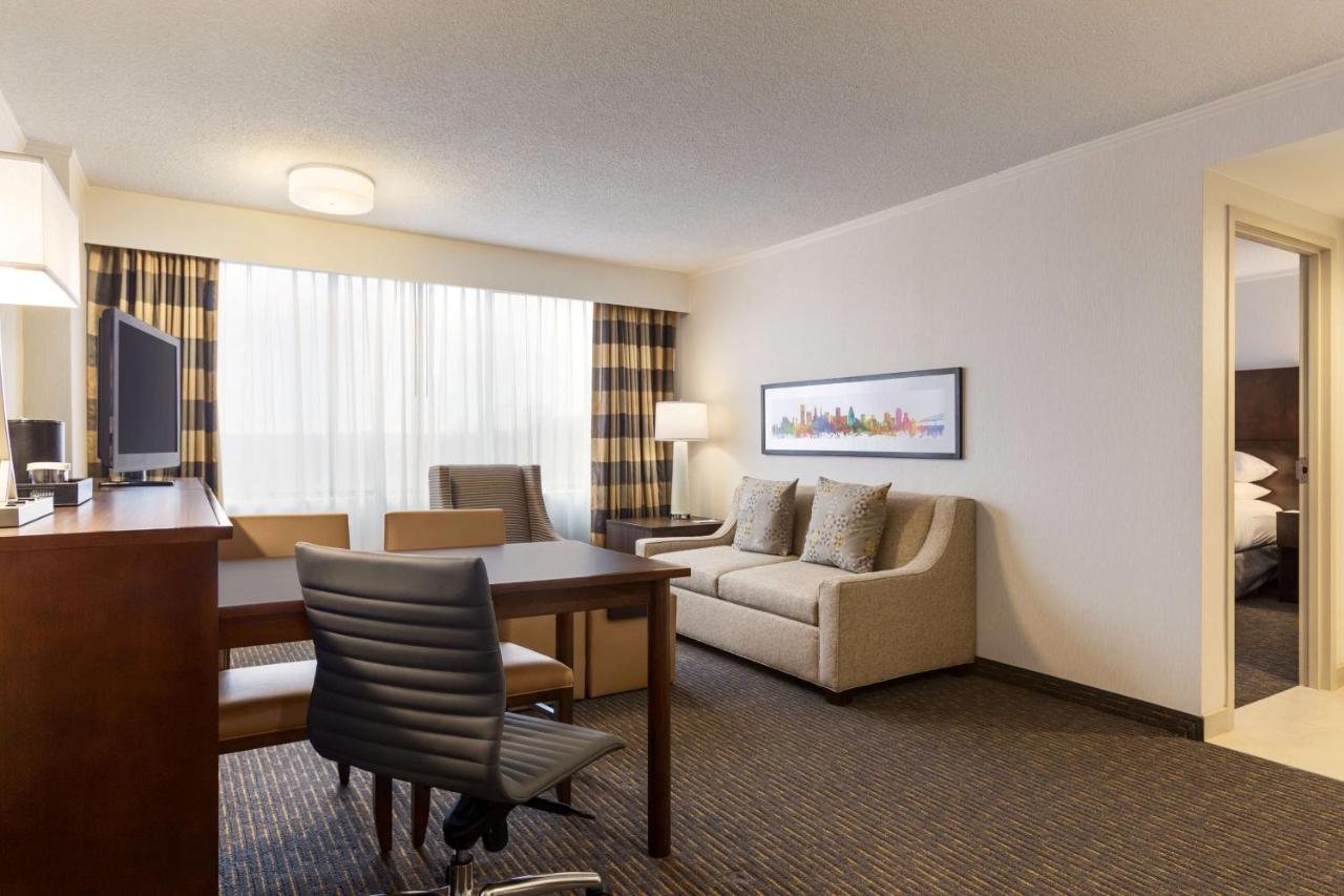 | Embassy Suites by Hilton Baltimore at BWI Airport