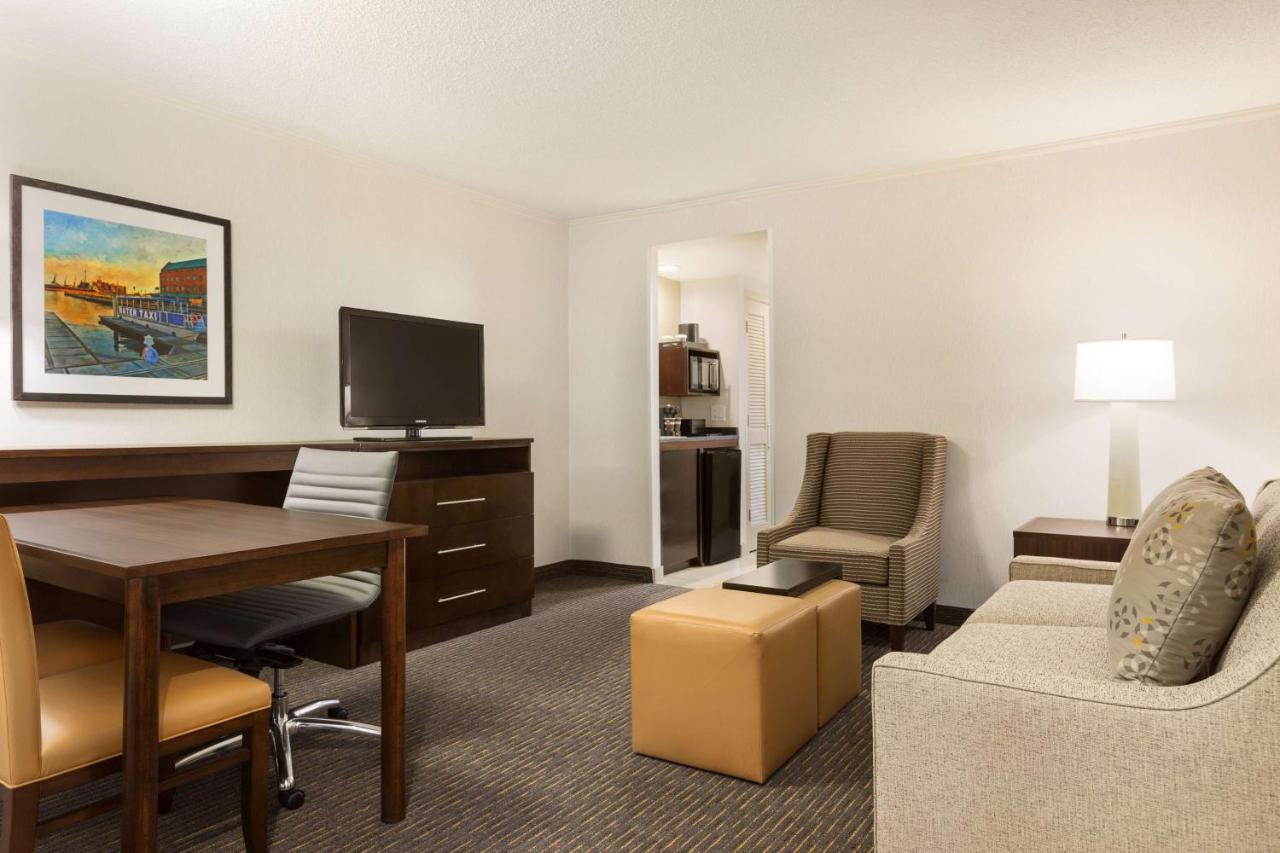 | Embassy Suites by Hilton Baltimore at BWI Airport