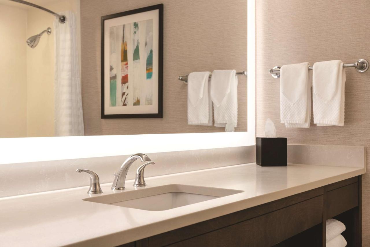 | Embassy Suites by Hilton Baltimore at BWI Airport