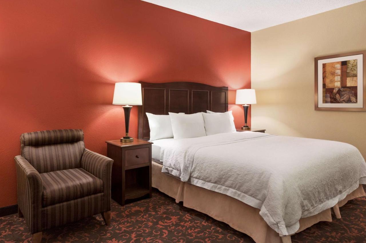 King Accessible with Tub Non-Smoking at Hampton Inn Houston-Willowbrook Mall
