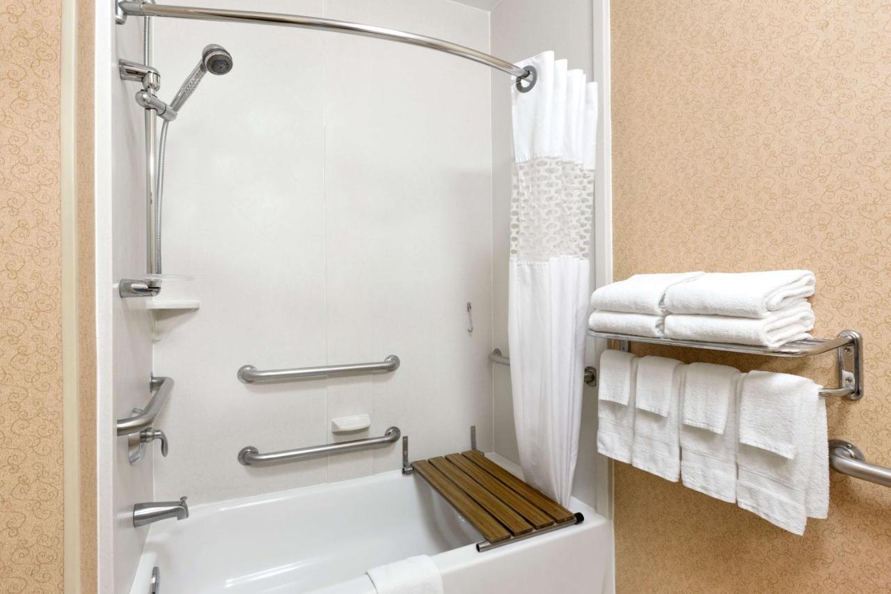 King Accessible with Tub Non-Smoking at Hampton Inn Houston-Willowbrook Mall