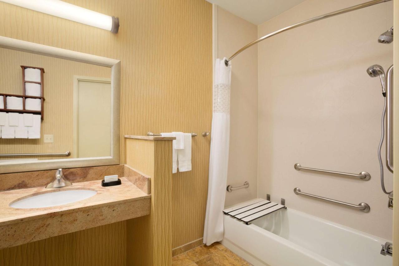 King Room - Mobility Accessible at Hampton Inn Fort Worth Southwest Cityview